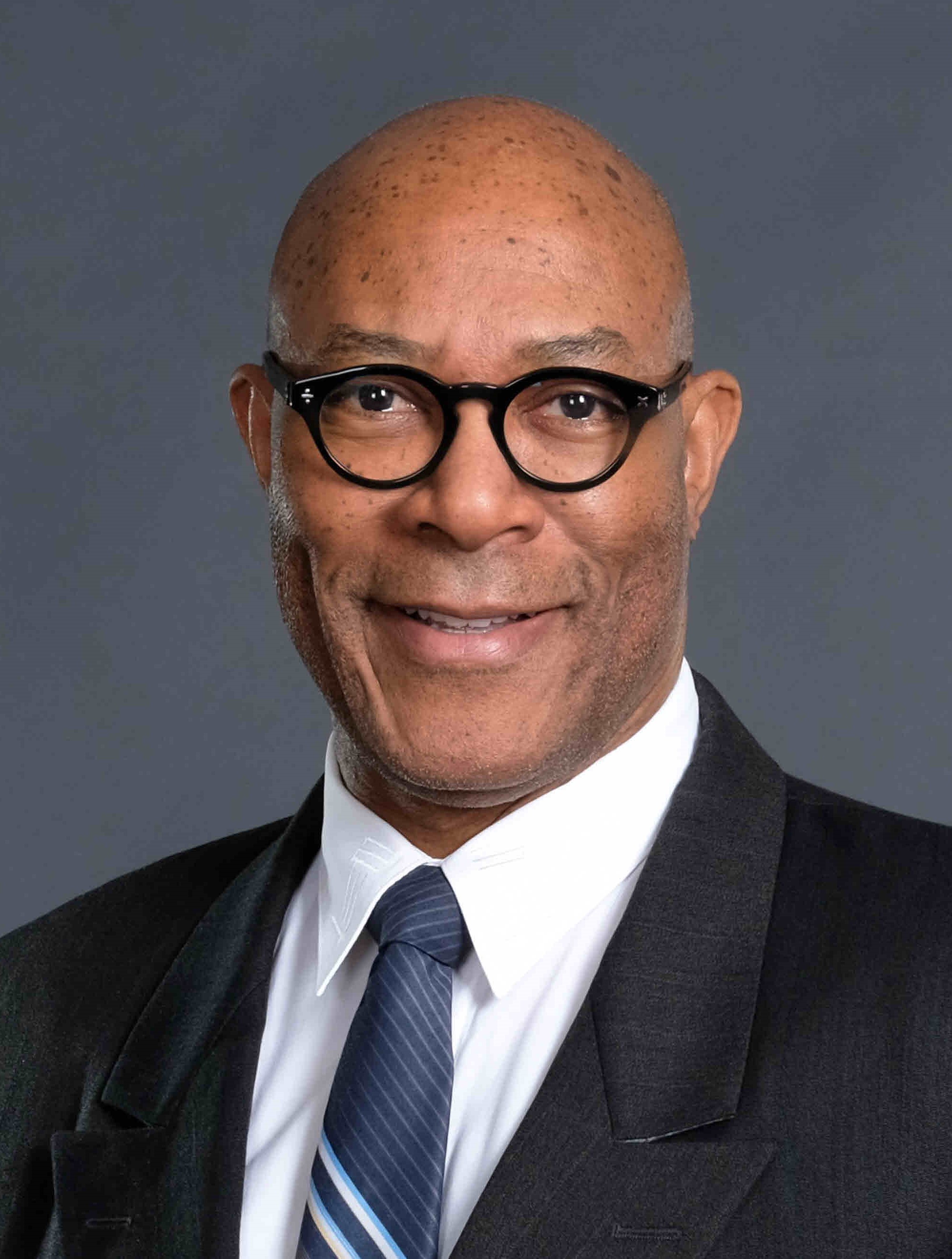 Headshot of Bill Lawrence